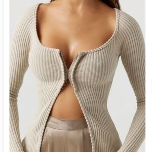 Joah Brown Hook & Eye Long Sleeve